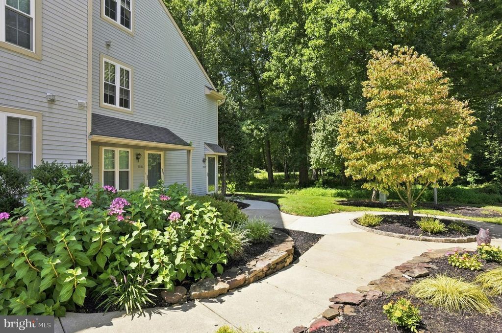 106-B HARWOOD CT, Mount Laurel, NJ 08054
