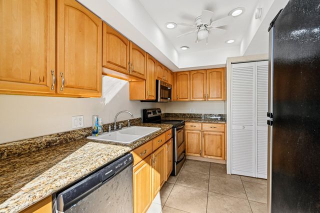 370 Wilma Circle W 6, Riviera Beach, FL 33404