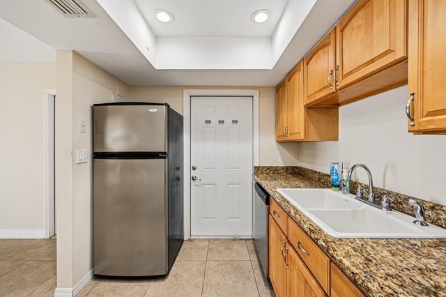 370 Wilma Circle W 6, Riviera Beach, FL 33404