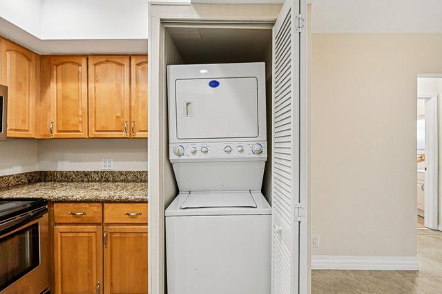 370 Wilma Circle W 6, Riviera Beach, FL 33404