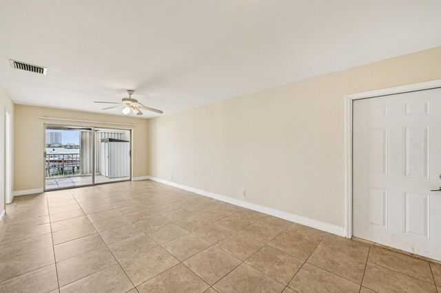 370 Wilma Circle W 6, Riviera Beach, FL 33404