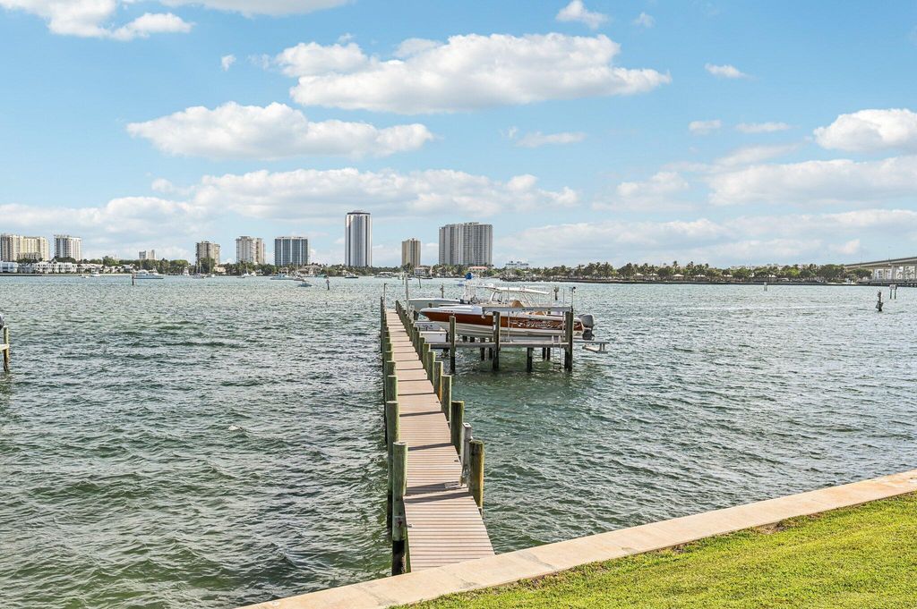 370 Wilma Circle W 6, Riviera Beach, FL 33404