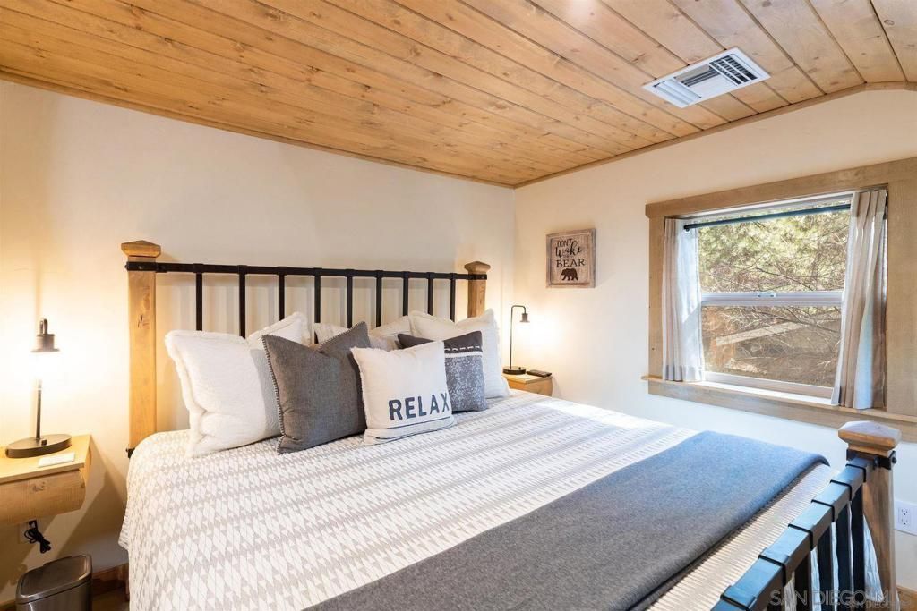 Image 18 of property listing at 42655 Peregrine, Big Bear, CA 92315