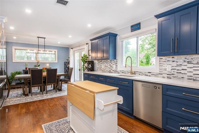 19 Plymouth Place, Roseland, NJ 07068