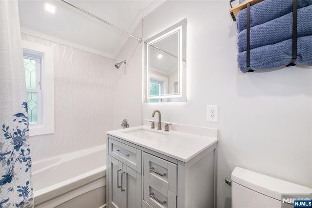 19 Plymouth Place, Roseland, NJ 07068