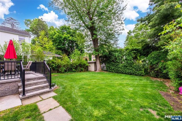 19 Plymouth Place, Roseland, NJ 07068