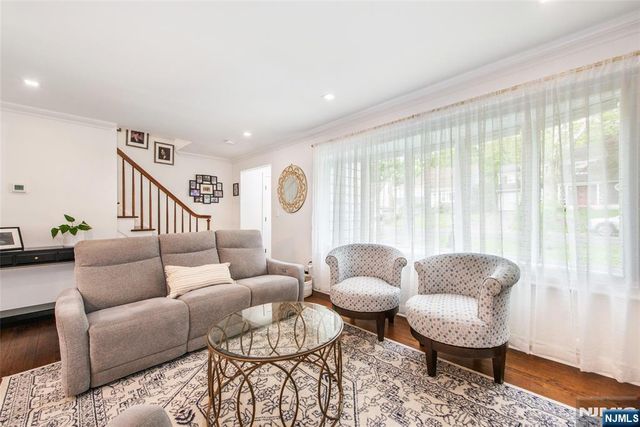 19 Plymouth Place, Roseland, NJ 07068