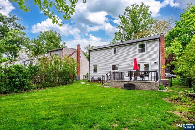 19 Plymouth Place, Roseland, NJ 07068