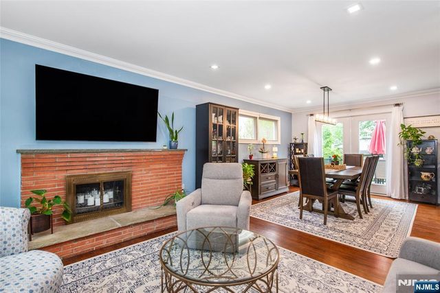 19 Plymouth Place, Roseland, NJ 07068