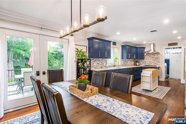 19 Plymouth Place, Roseland, NJ 07068