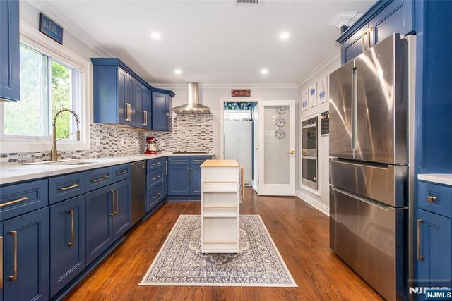 19 Plymouth Place, Roseland, NJ 07068
