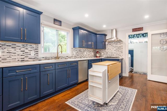 19 Plymouth Place, Roseland, NJ 07068