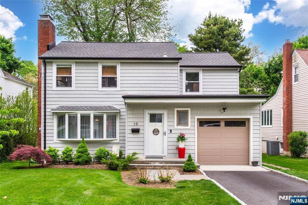 19 Plymouth Place, Roseland, NJ 07068