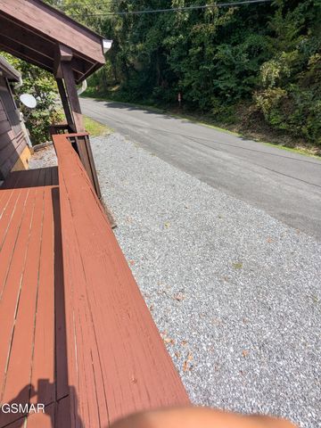 1039 Willard Way, Sevierville, TN 37876