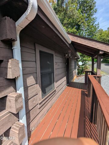 1039 Willard Way, Sevierville, TN 37876