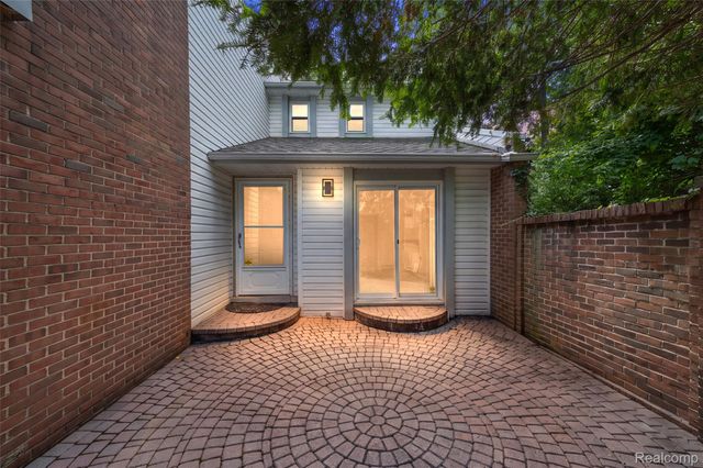 169 E Long Lake Road, Bloomfield Hills, MI 48304