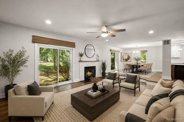 169 E Long Lake Road, Bloomfield Hills, MI 48304