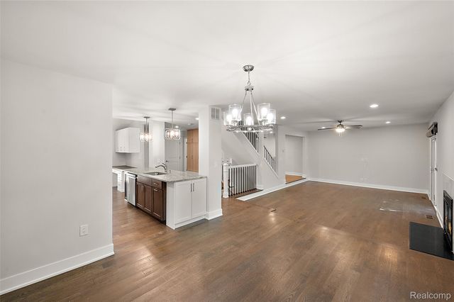 169 E Long Lake Road, Bloomfield Hills, MI 48304