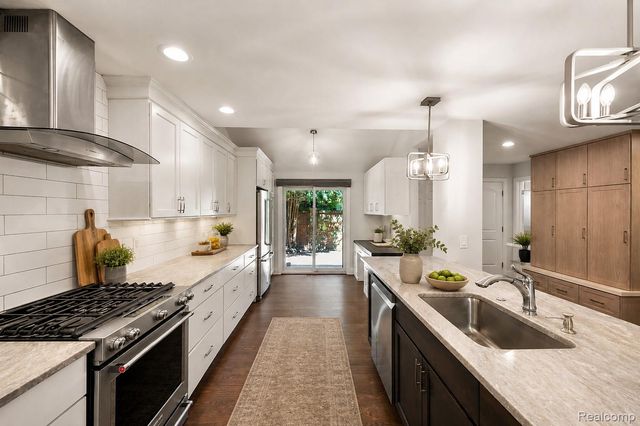 169 E Long Lake Road, Bloomfield Hills, MI 48304
