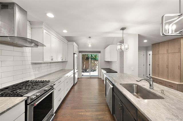 169 E Long Lake Road, Bloomfield Hills, MI 48304