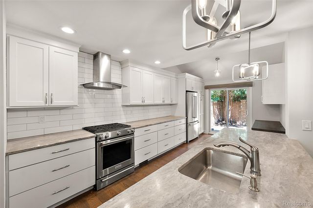 169 E Long Lake Road, Bloomfield Hills, MI 48304