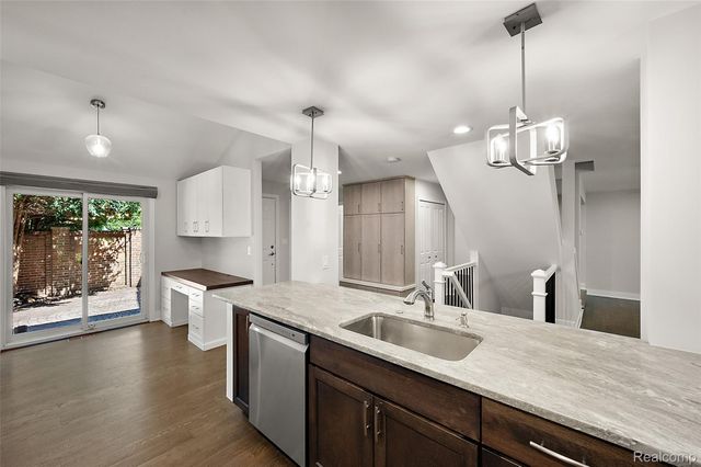 169 E Long Lake Road, Bloomfield Hills, MI 48304