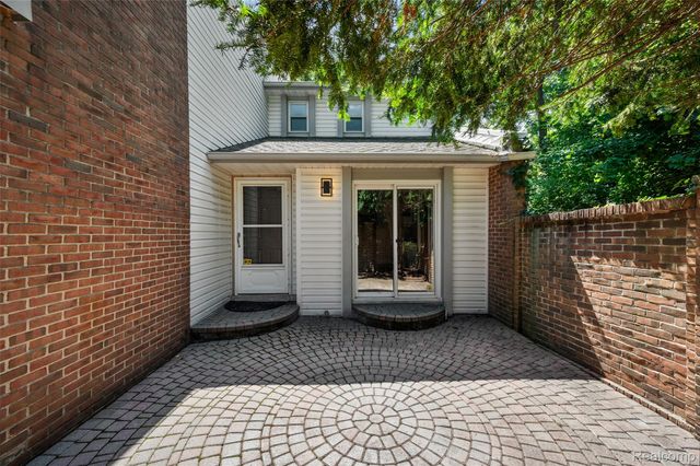 169 E Long Lake Road, Bloomfield Hills, MI 48304