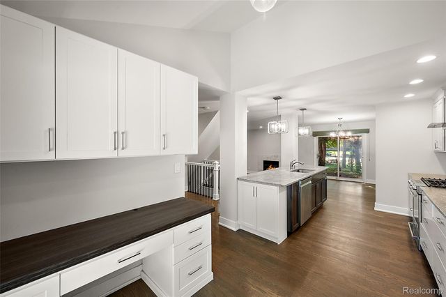 169 E Long Lake Road, Bloomfield Hills, MI 48304