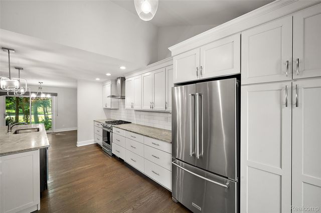 169 E Long Lake Road, Bloomfield Hills, MI 48304