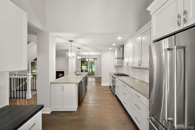 169 E Long Lake Road, Bloomfield Hills, MI 48304