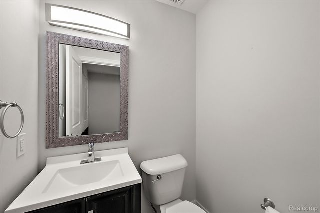 169 E Long Lake Road, Bloomfield Hills, MI 48304