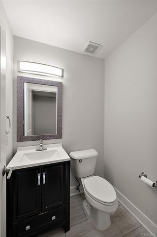 169 E Long Lake Road, Bloomfield Hills, MI 48304
