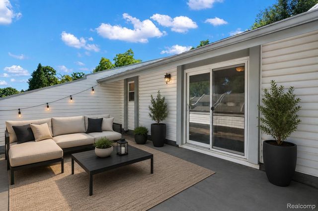 169 E Long Lake Road, Bloomfield Hills, MI 48304