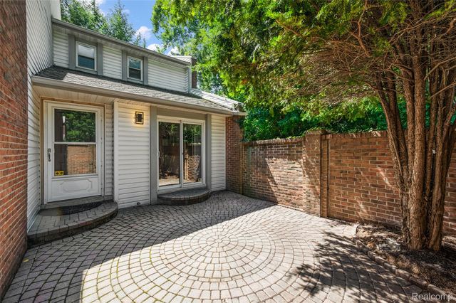 169 E Long Lake Road, Bloomfield Hills, MI 48304
