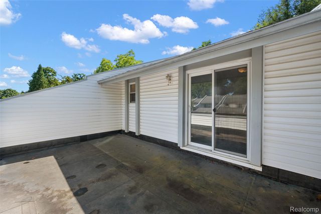 169 E Long Lake Road, Bloomfield Hills, MI 48304