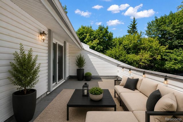 169 E Long Lake Road, Bloomfield Hills, MI 48304