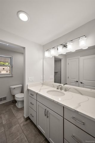 169 E Long Lake Road, Bloomfield Hills, MI 48304