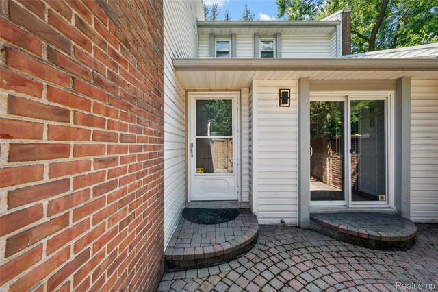 169 E Long Lake Road, Bloomfield Hills, MI 48304