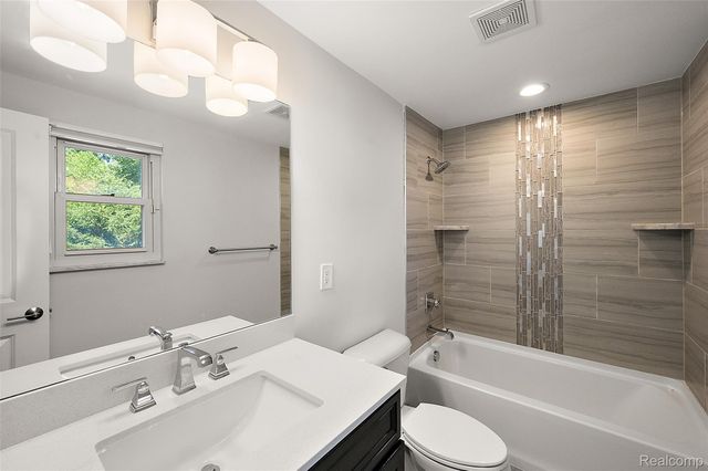 169 E Long Lake Road, Bloomfield Hills, MI 48304