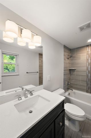 169 E Long Lake Road, Bloomfield Hills, MI 48304