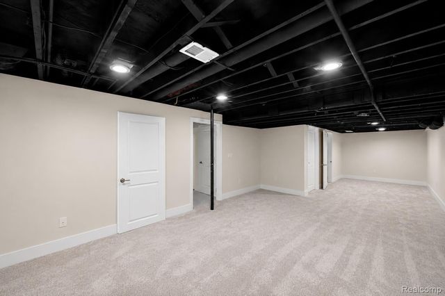169 E Long Lake Road, Bloomfield Hills, MI 48304