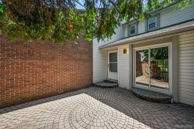 169 E Long Lake Road, Bloomfield Hills, MI 48304
