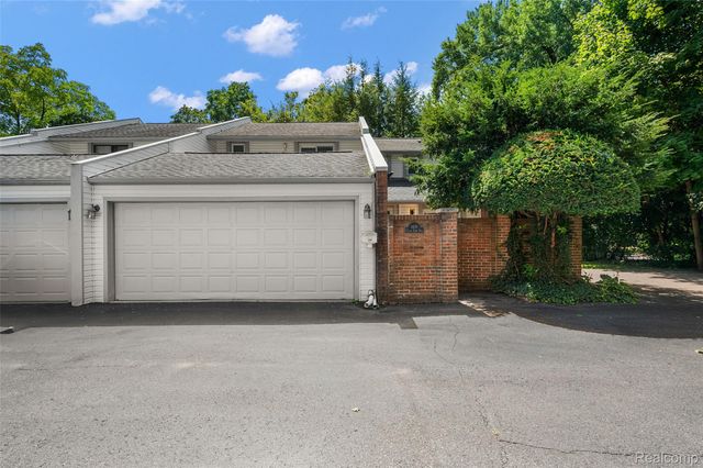169 E Long Lake Road, Bloomfield Hills, MI 48304