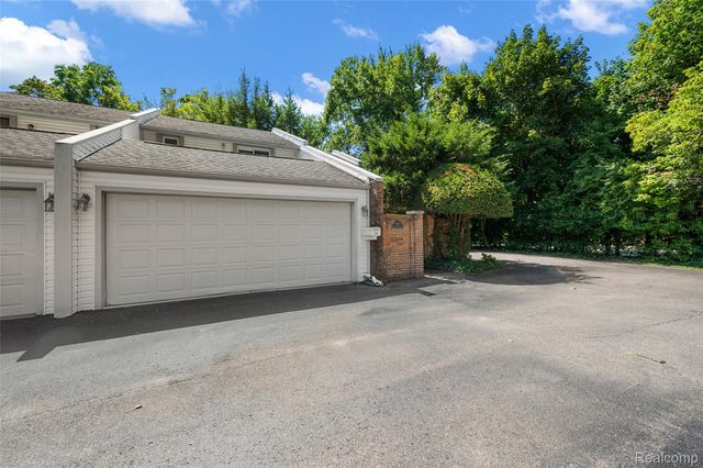 169 E Long Lake Road, Bloomfield Hills, MI 48304