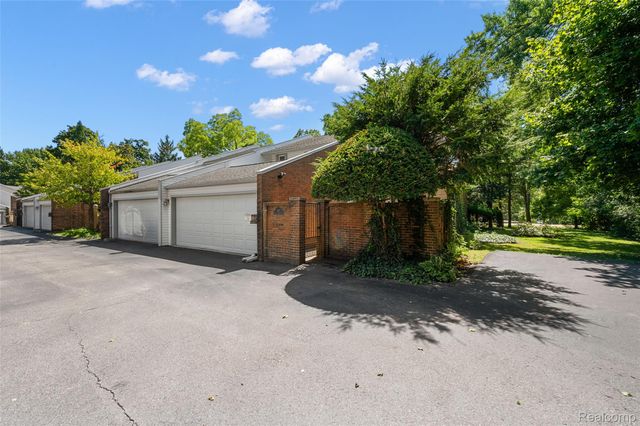 169 E Long Lake Road, Bloomfield Hills, MI 48304