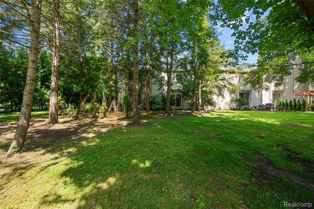 169 E Long Lake Road, Bloomfield Hills, MI 48304