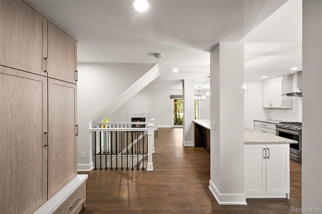 169 E Long Lake Road, Bloomfield Hills, MI 48304