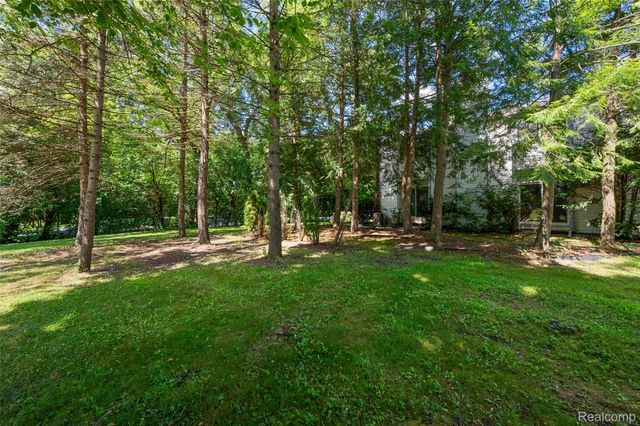 169 E Long Lake Road, Bloomfield Hills, MI 48304