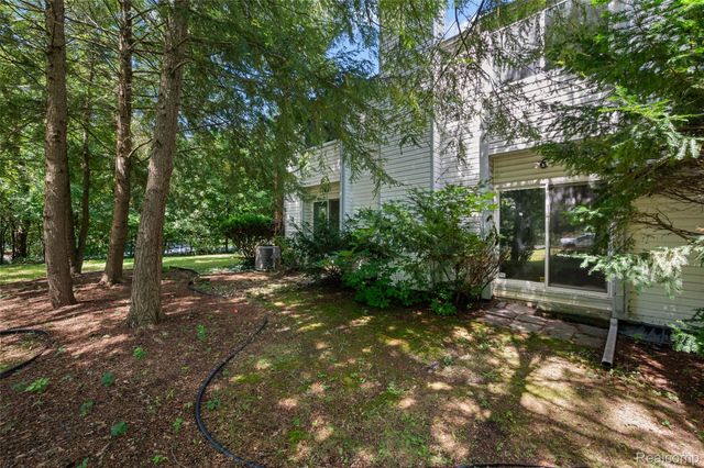 169 E Long Lake Road, Bloomfield Hills, MI 48304