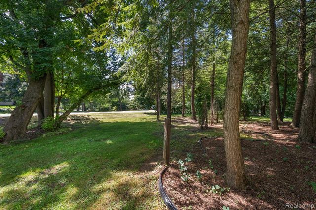 169 E Long Lake Road, Bloomfield Hills, MI 48304